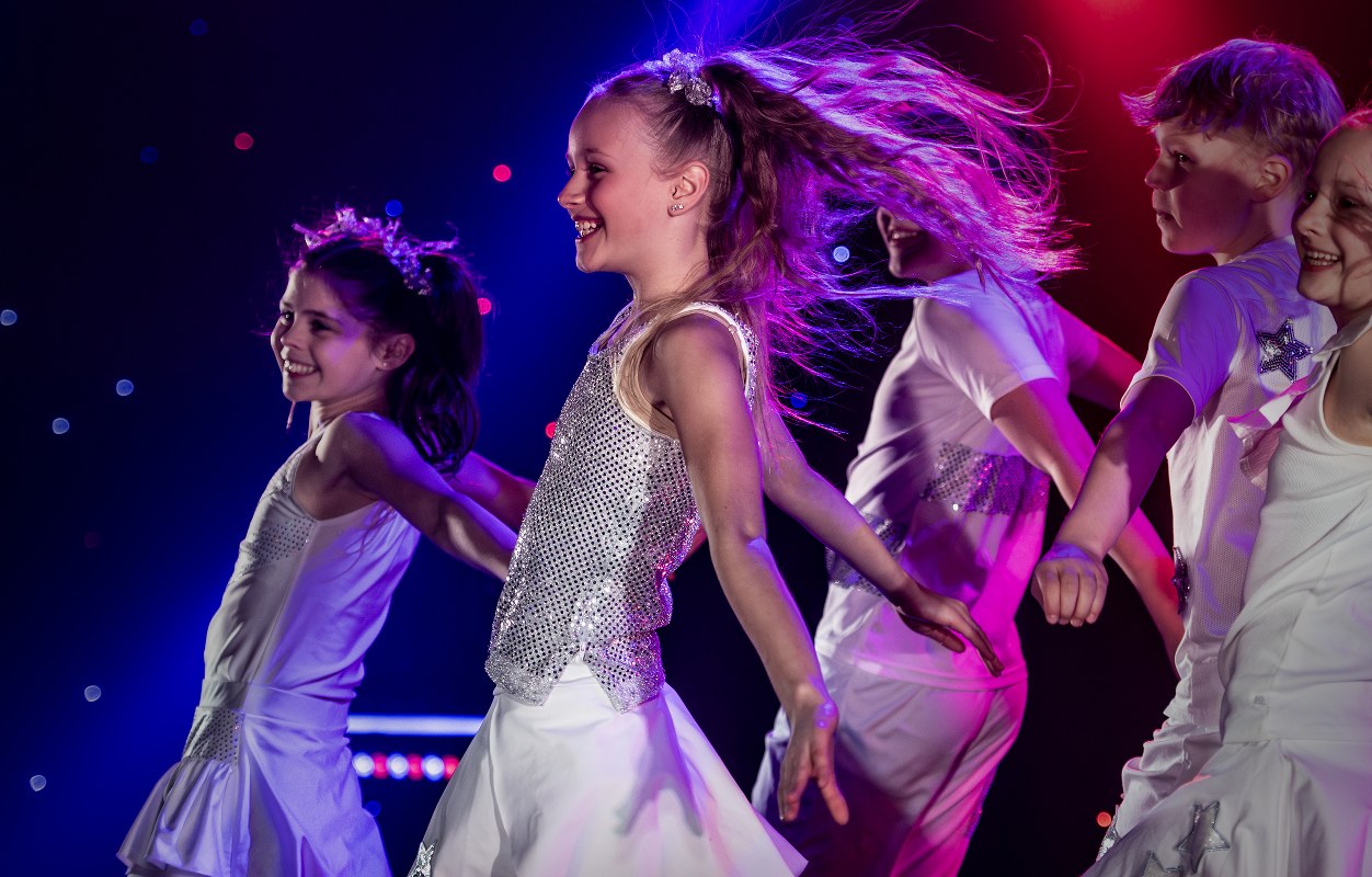 Oplev den magiske cirkusoplevelse med Flying Superkids