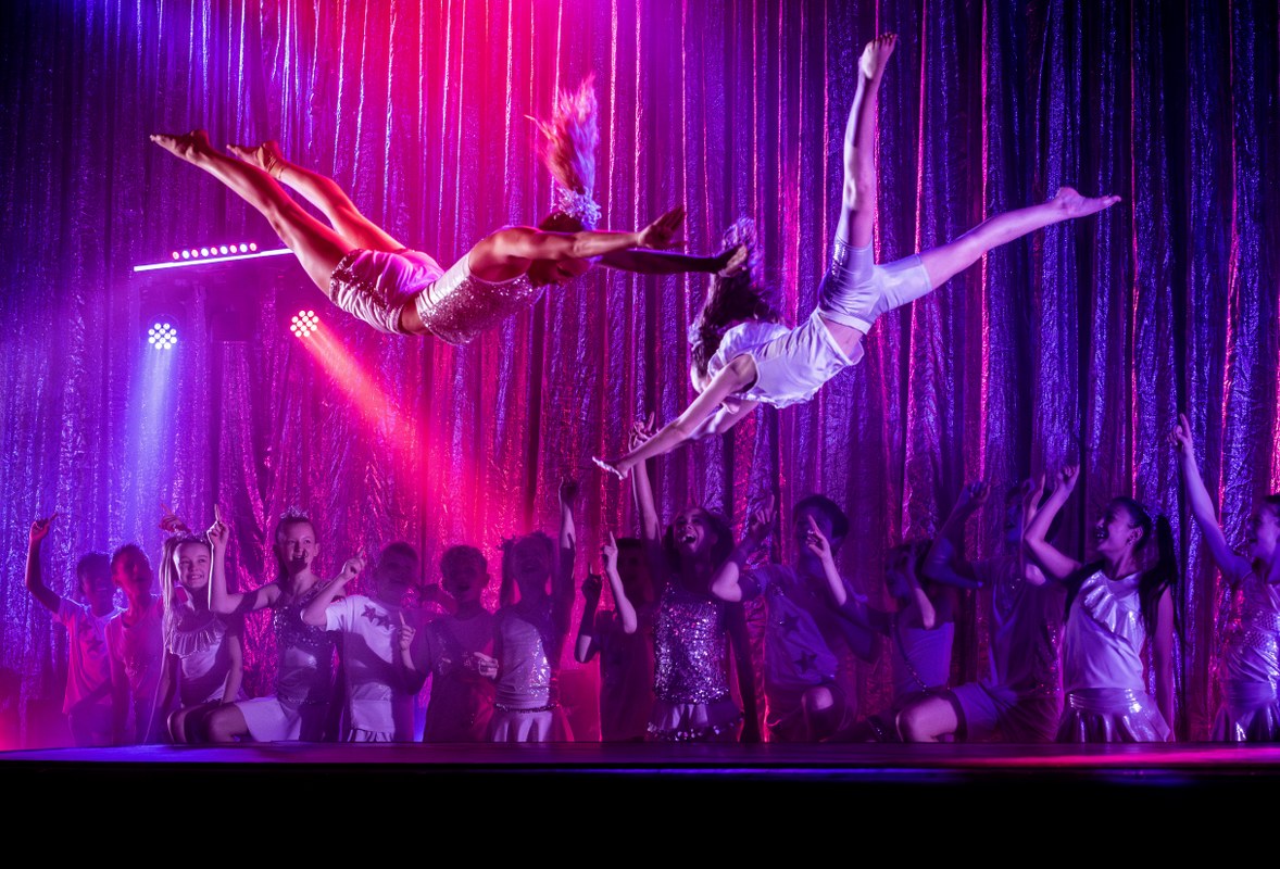 Oplev et magisk show med Flying Superkids for hele familien