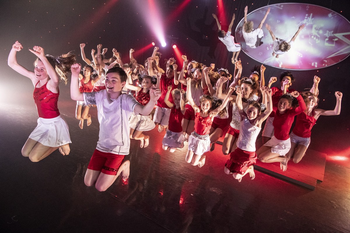 Oplev magien i børneshowet med Flying Superkids